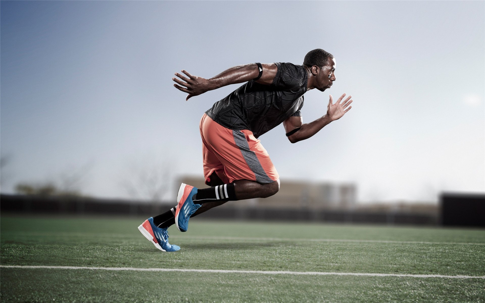 街道是赛道，更是战场，当F1引擎在墨西哥城带走阿尔及利亚记忆