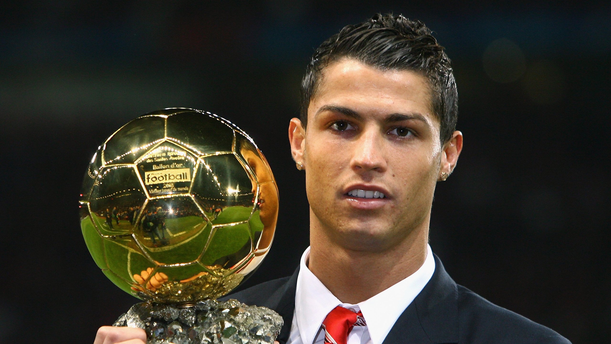 当红魔遭遇东瀛铁壁，德布劳内用魔法撕开足球的次元壁