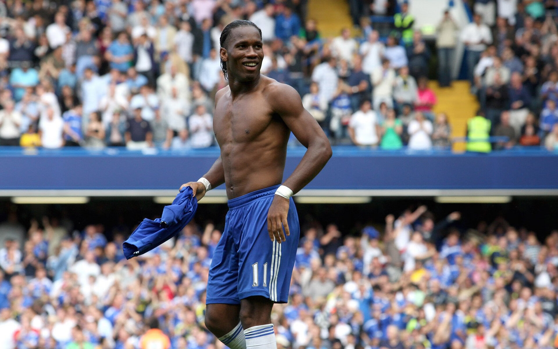 爱游戏娱乐-河内之夜，红色闪电！2026世界杯G组越南力克罗马尼亚，萨内一剑封喉闪耀全场